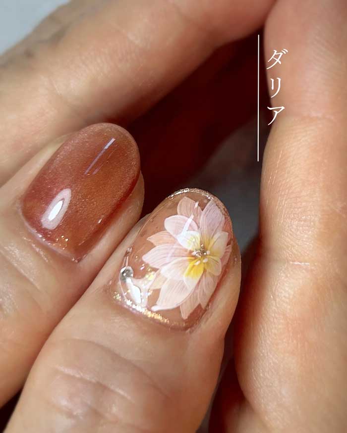 【南流山プライベートネイルサロン】40代 50代 シニア大人女性のための季節のネイル meguriめぐりのハンドネイル施術例：ダリア（夏から秋の花）