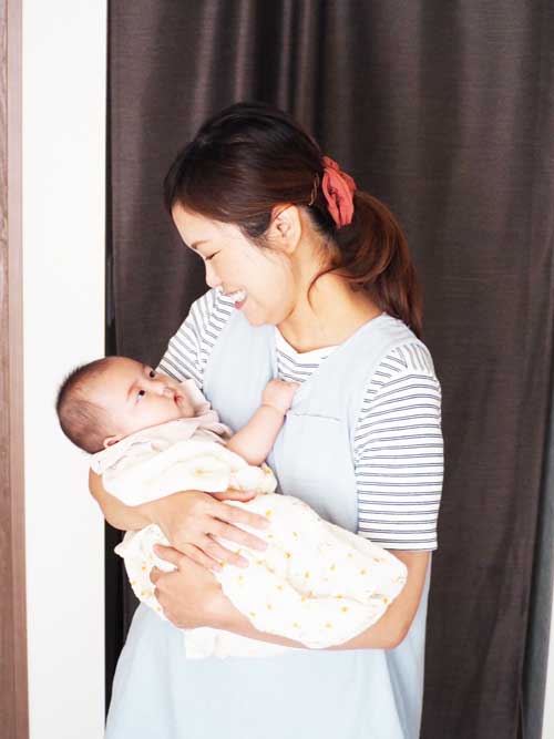 流山の知育ベビーシッター 流山おおたかの森子育てサポートR&mo:れいこ先生と泣き止む赤ちゃん