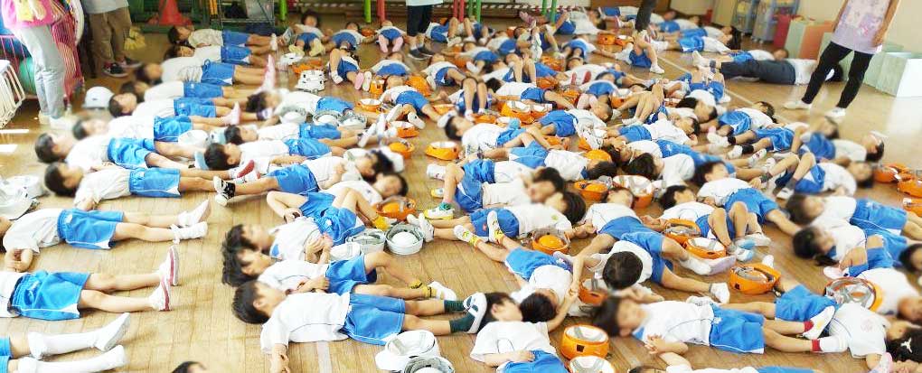 【水難事故防止】学校の水泳授業代替・ライフジャケットレンタルのAQUA SALUS：【備えはライフジャケットで。もしものときは「ういてまて」】の体験を