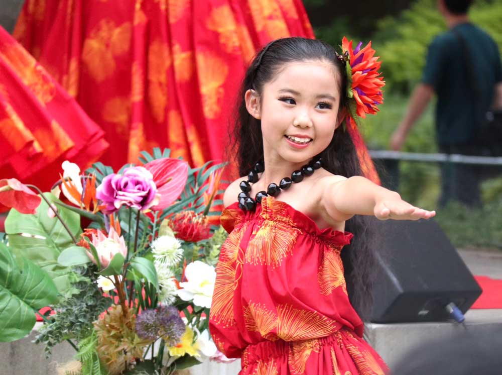 流山市・流山おおたかの森のフラダンス教室：ナーヴェヒポーマイカイキッズフラダンスステージの様子