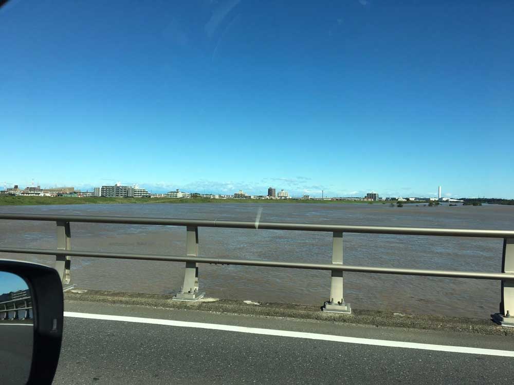 台風翌日の流山橋から見た江戸川